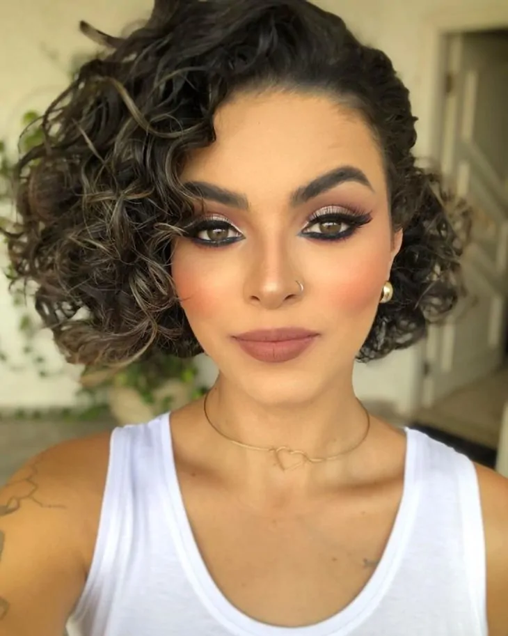 Penteados para cabelo curto cacheado